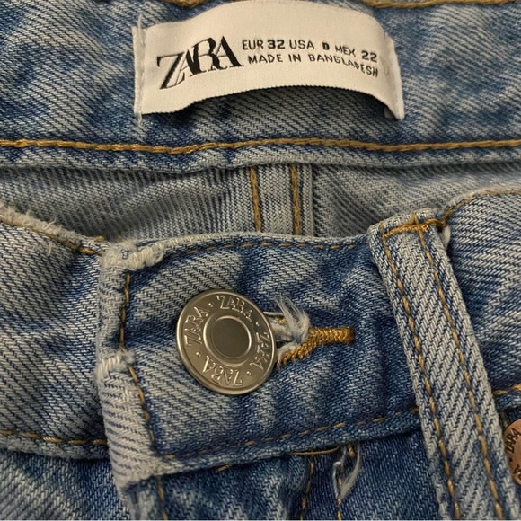 Zara Jeans Flared Leg Women’s Size 0 Destroyed Grunge Ripped Light Wash Denim - Picture 3 of 7